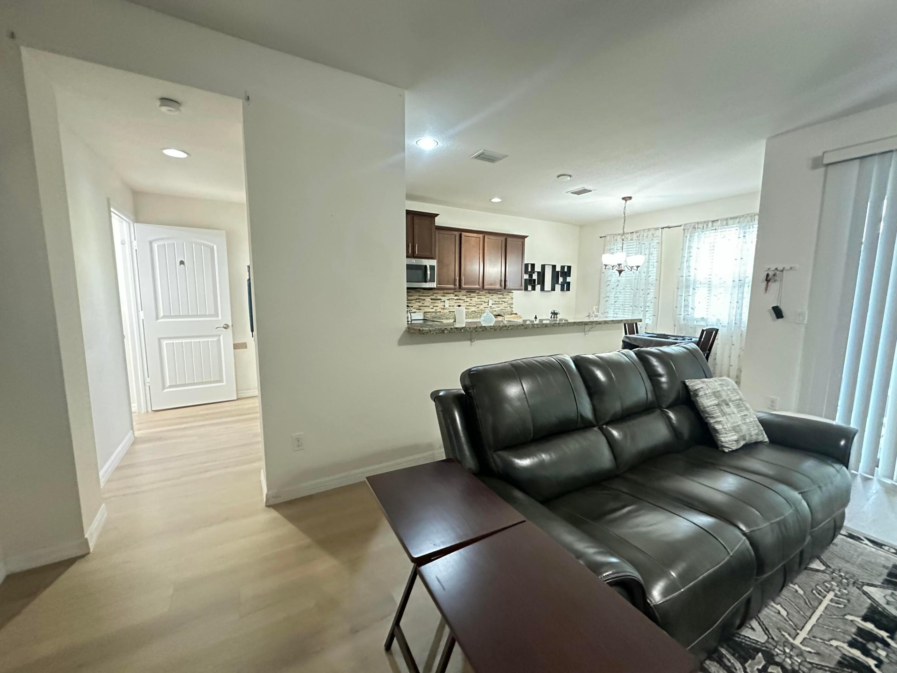 5026 S Astor Circle Property Photo 5