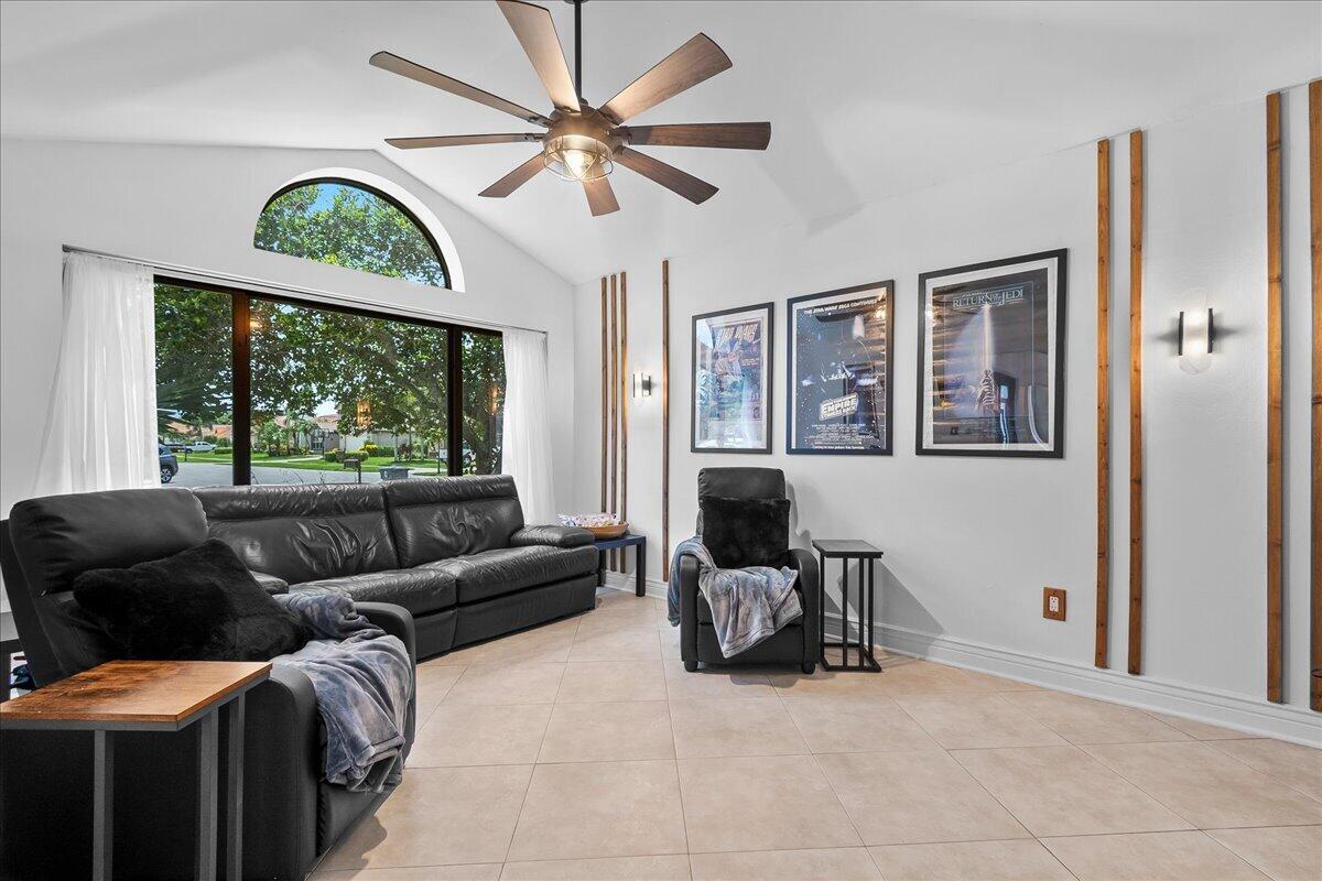 10798 Seacliff Circle Property Photo 3