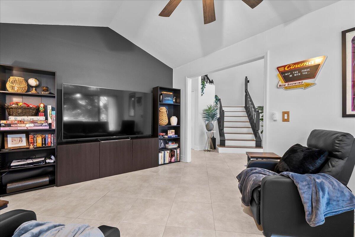 10798 Seacliff Circle Property Photo 4