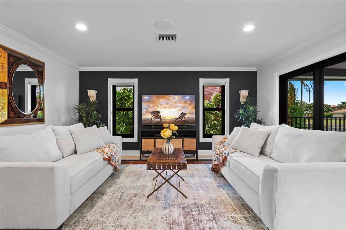 10798 Seacliff Circle Property Photo 8