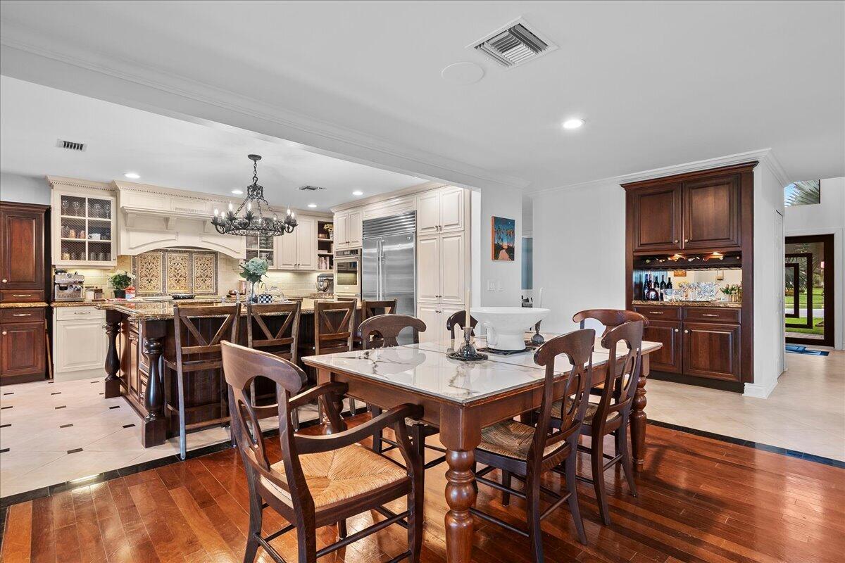 10798 Seacliff Circle Property Photo 9