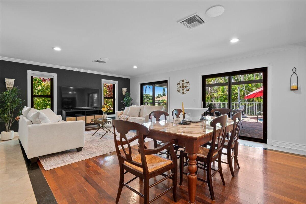 10798 Seacliff Circle Property Photo 9