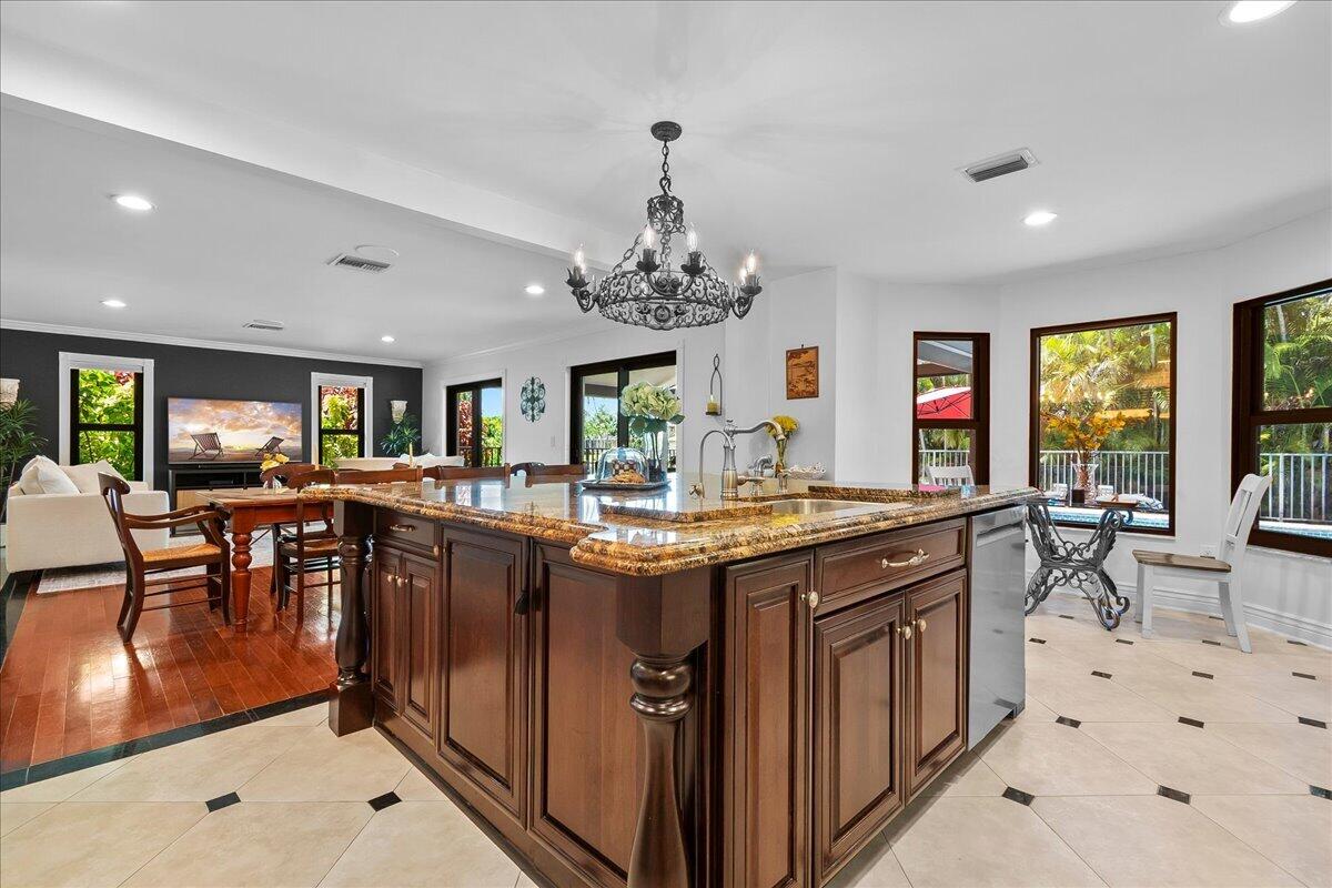 10798 Seacliff Circle Property Photo 14