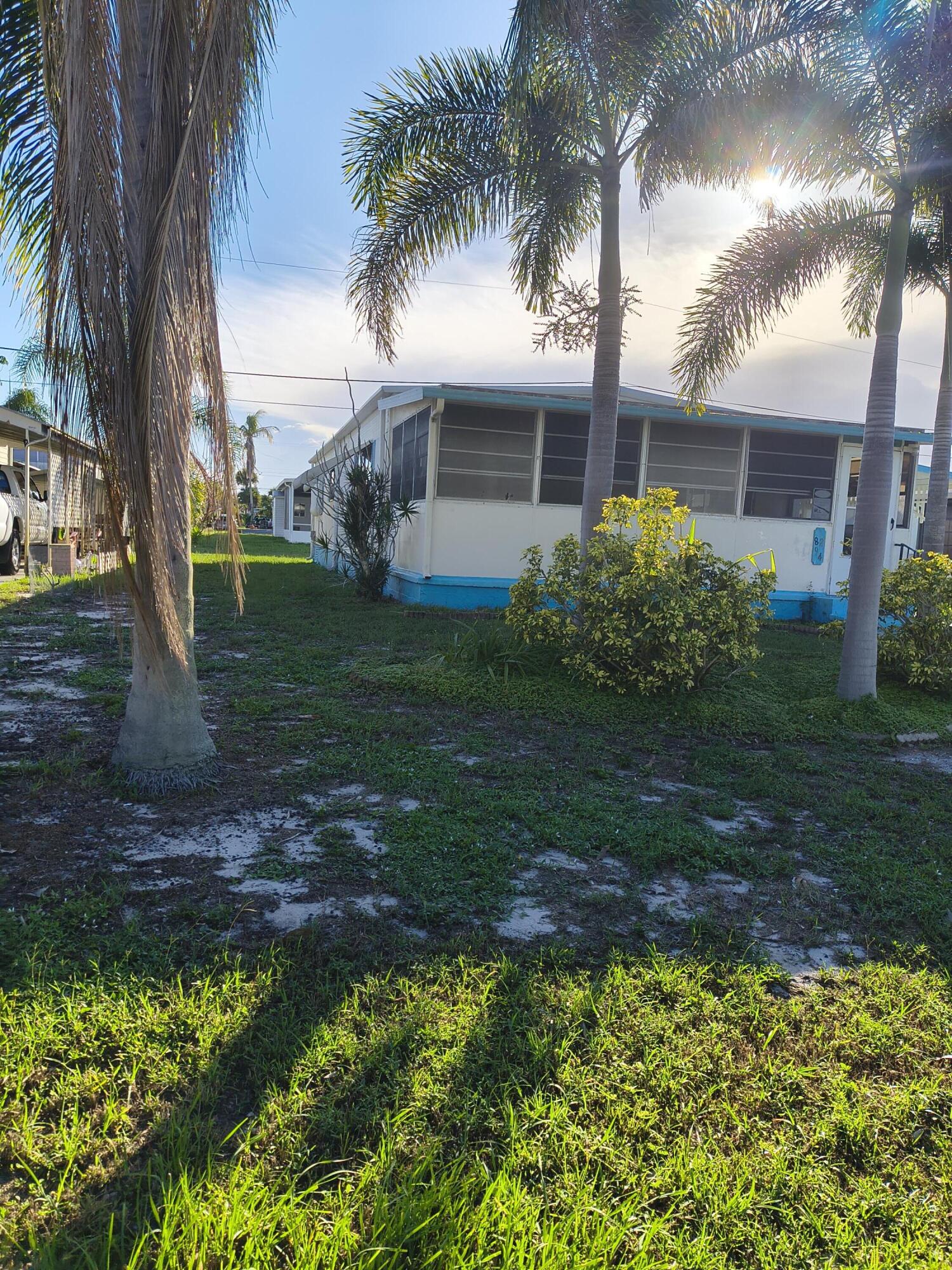 8294 Se Sandy Lane Property Photo 2