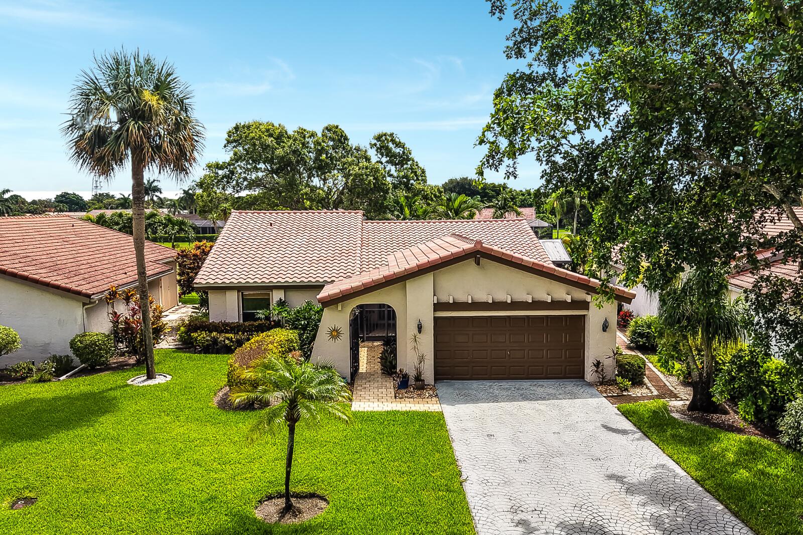 5569 Lakeview Mews Drive Property Photo 1