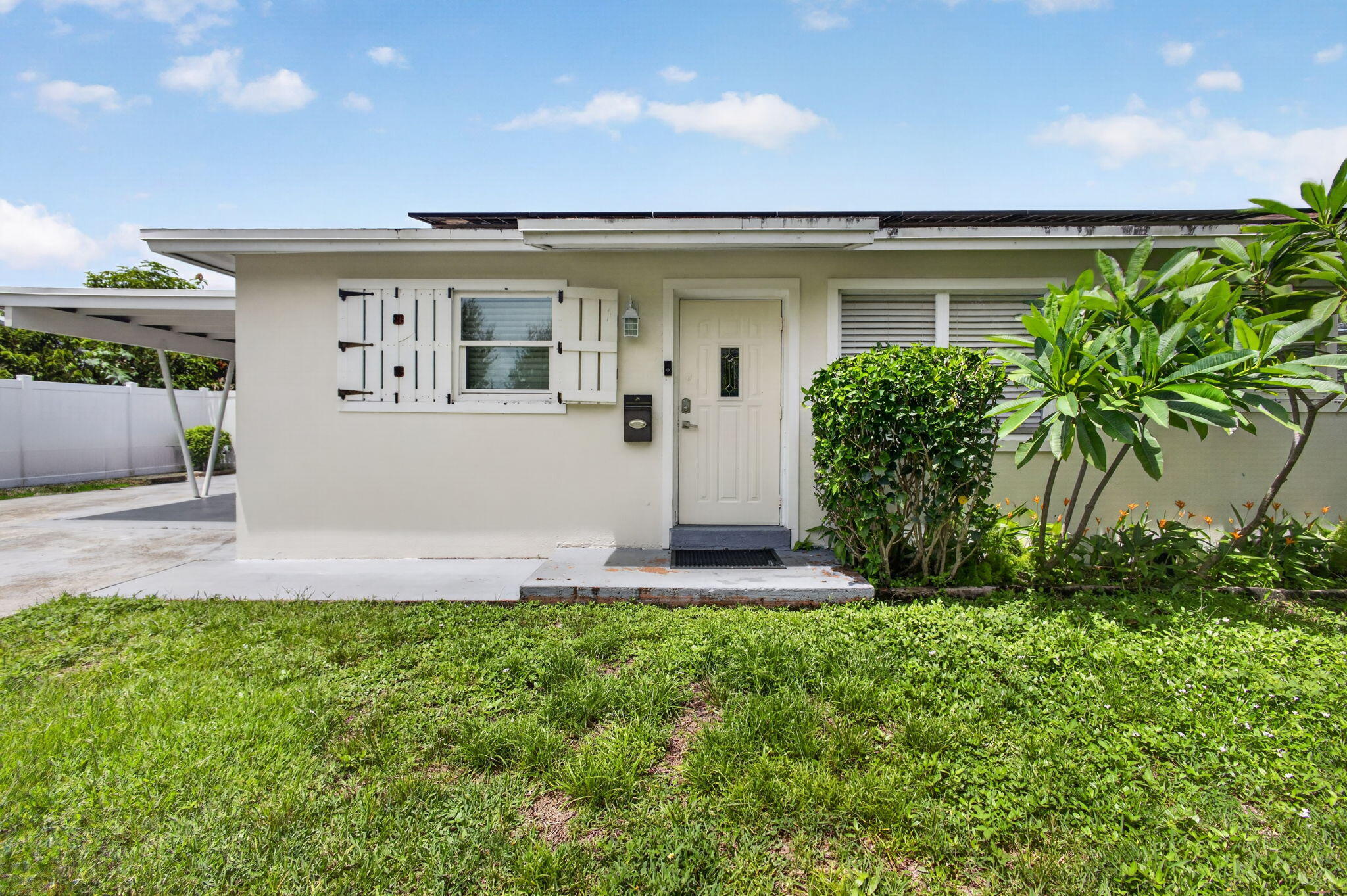 813 Date Palm Drive Property Photo 6