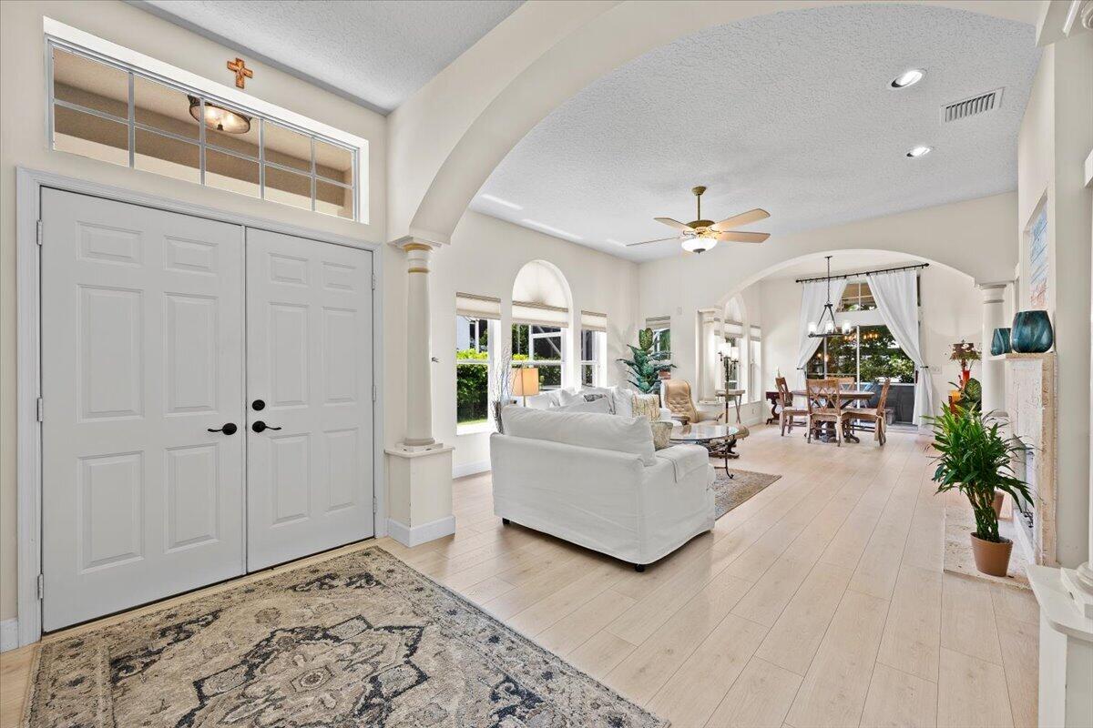 21 Grand Bay Circle Property Photo 4