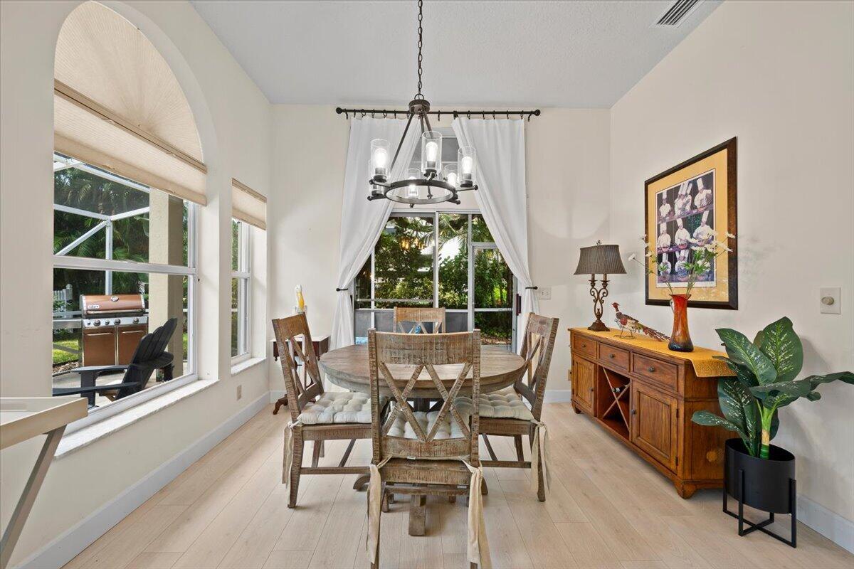 21 Grand Bay Circle Property Photo 8