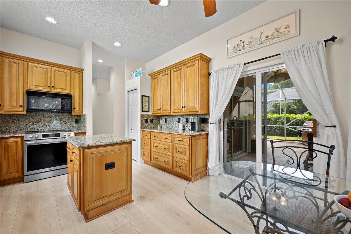 21 Grand Bay Circle Property Photo 12