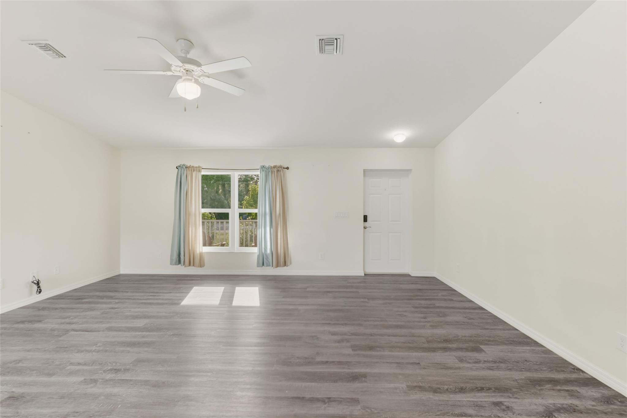 8007 Royal Court Property Photo 7