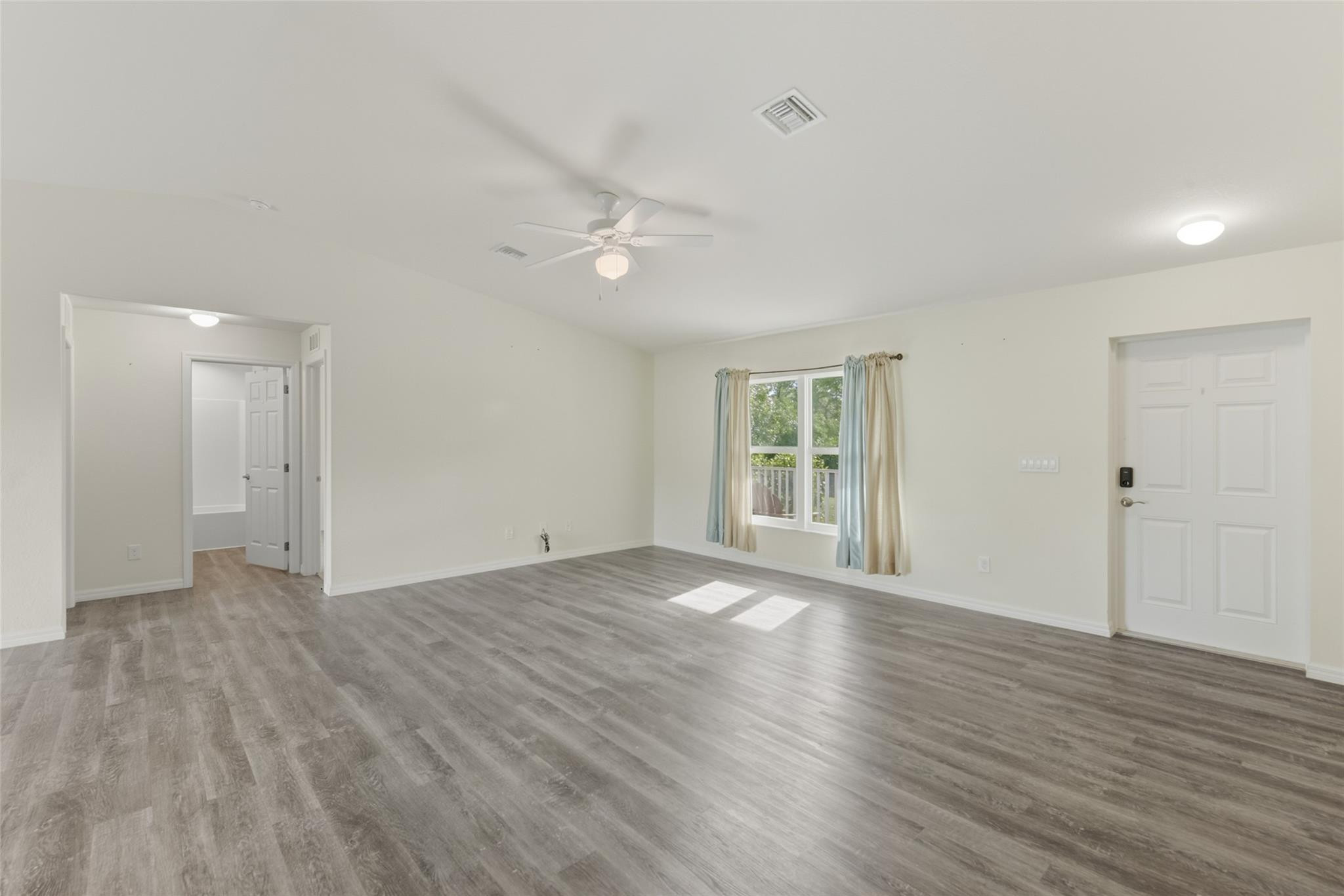 8007 Royal Court Property Photo 8