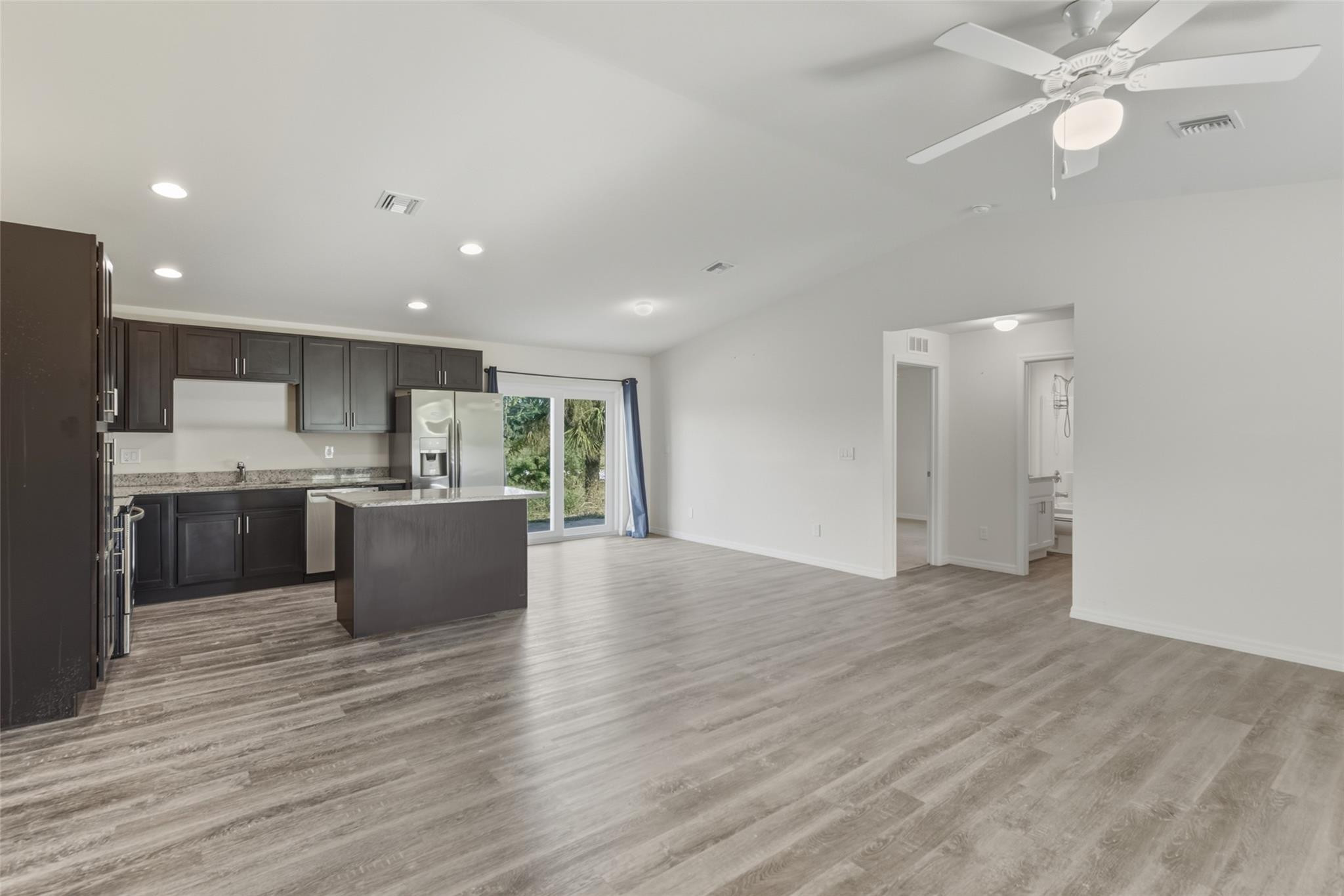 8007 Royal Court Property Photo 9
