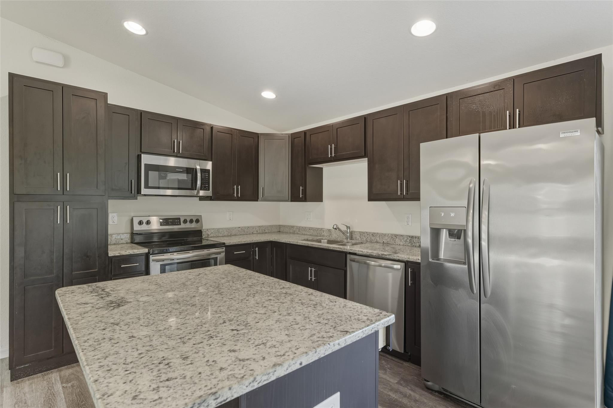 8007 Royal Court Property Photo 11