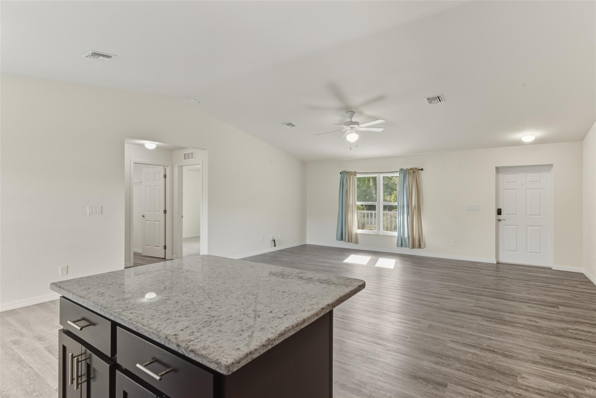 8007 Royal Court Property Photo 14