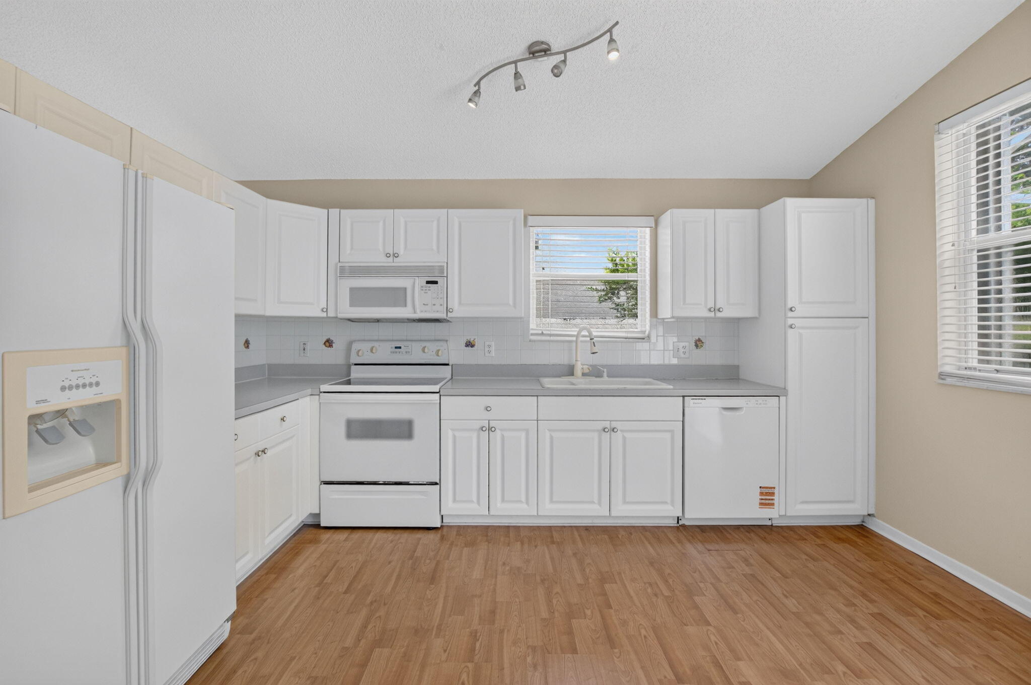 7666 Rockport Circle Property Photo 3