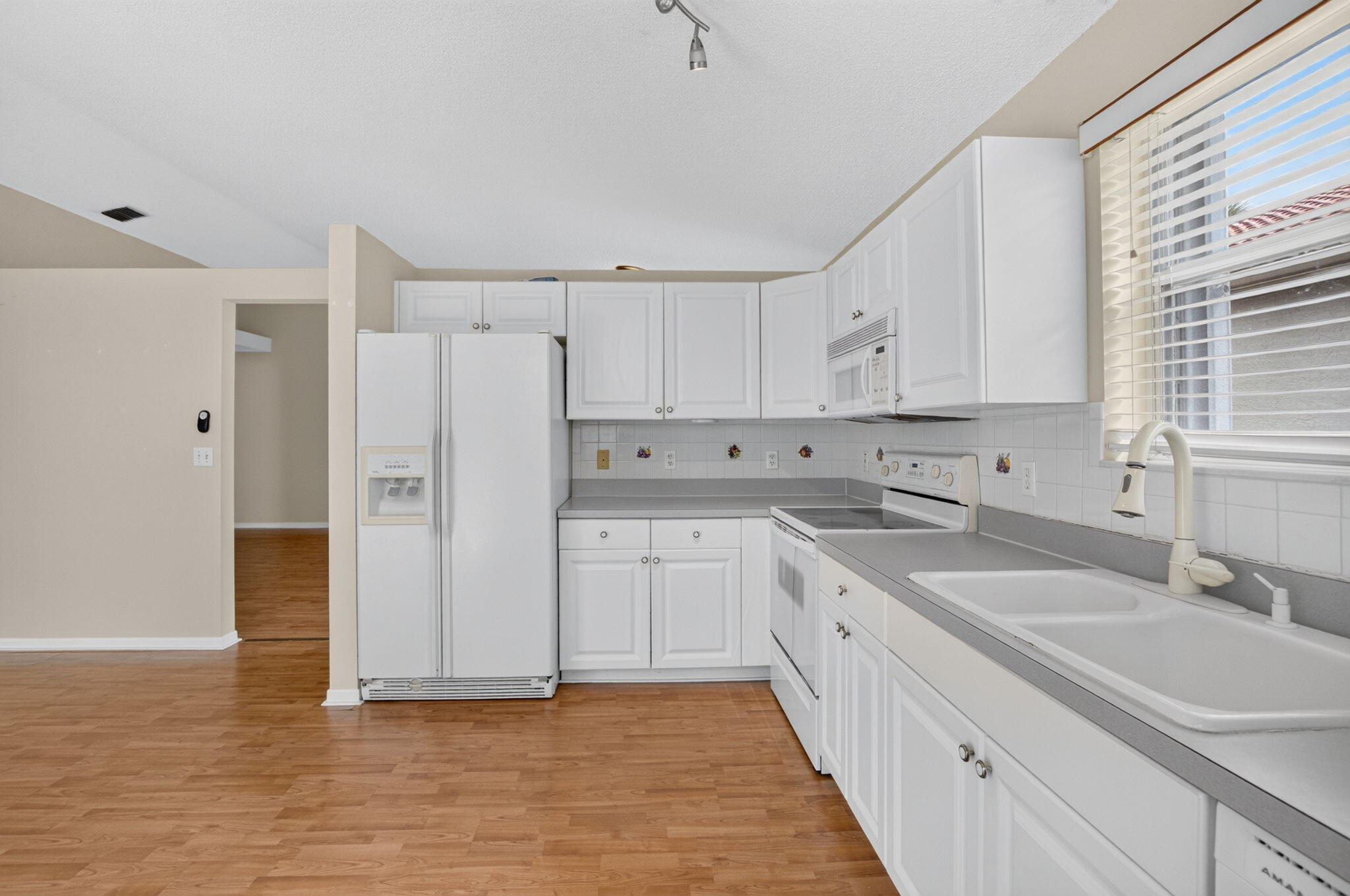 7666 Rockport Circle Property Photo 4