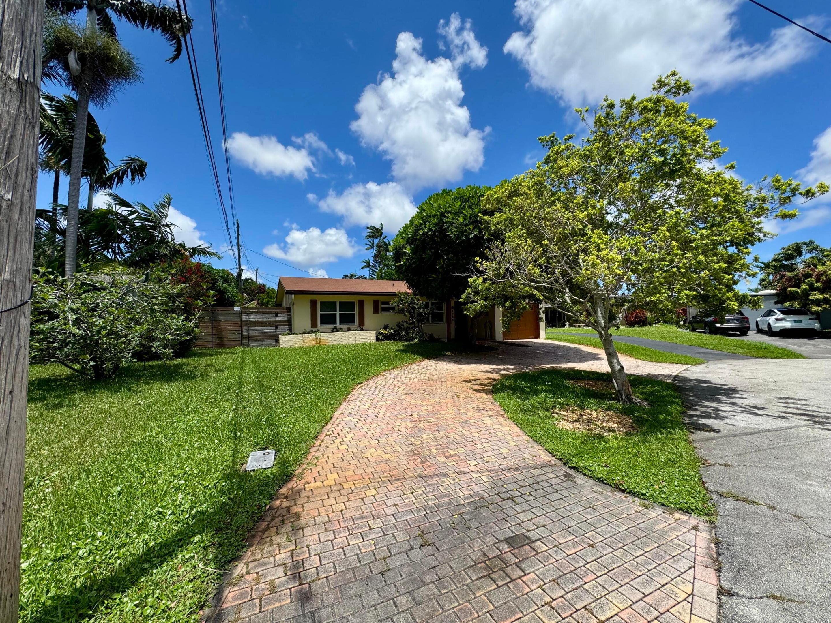 1785 Nw 39th Place Property Photo 3