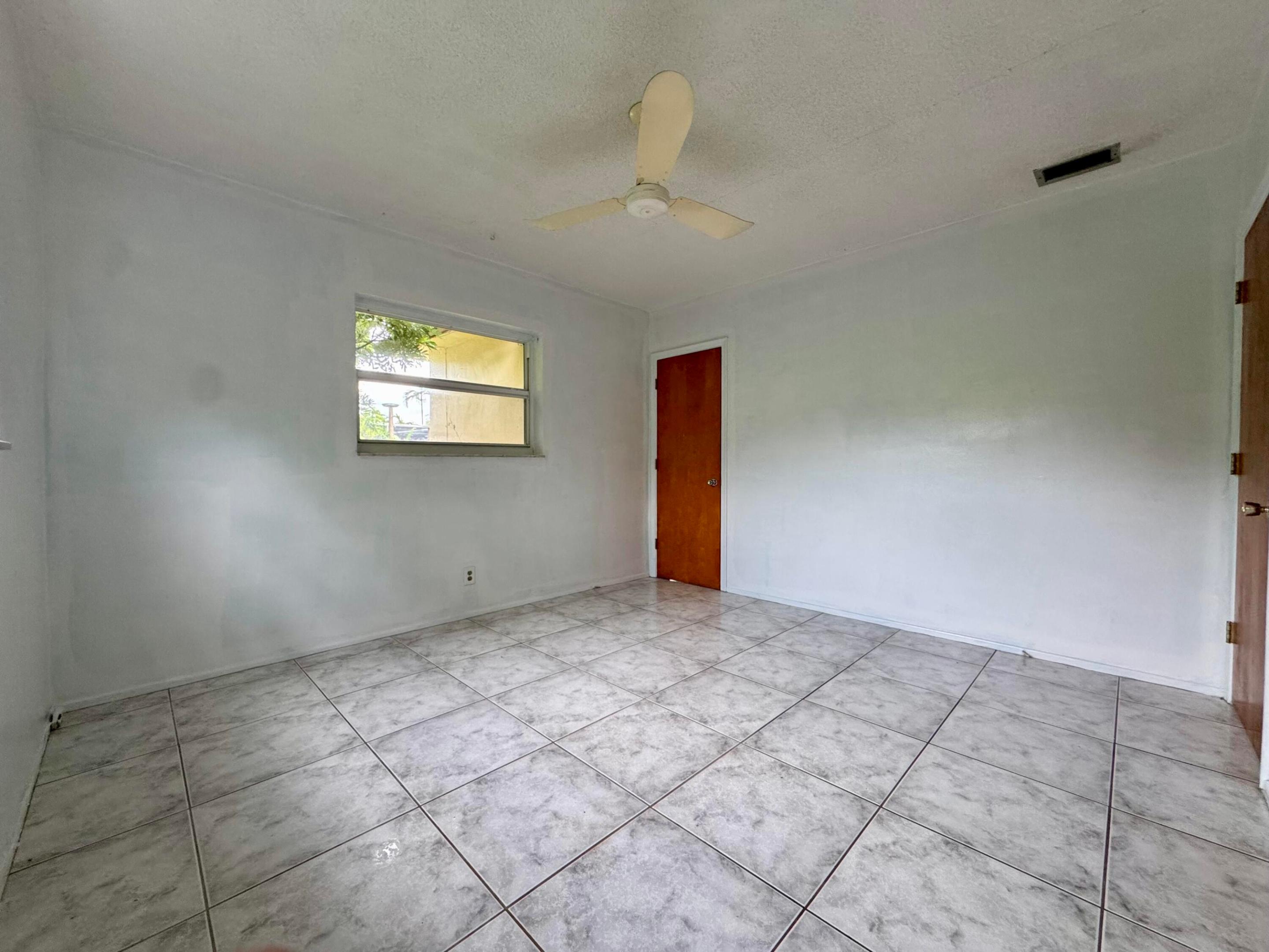 1785 Nw 39th Place Property Photo 17