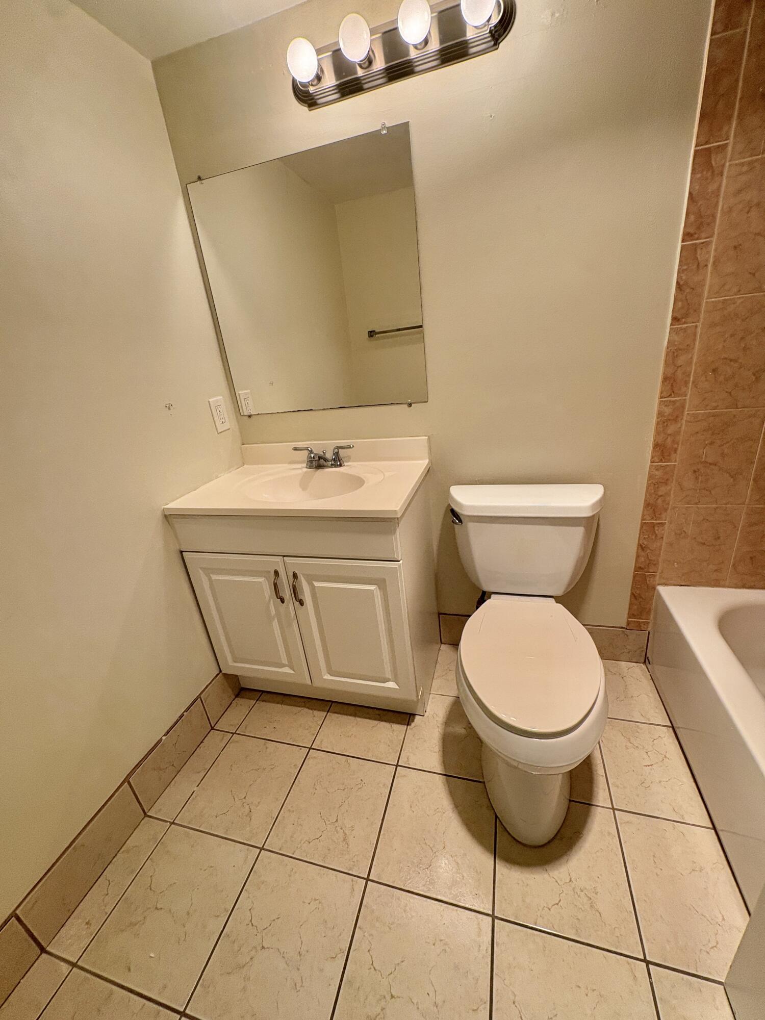 63 Coventry C Property Photo 4