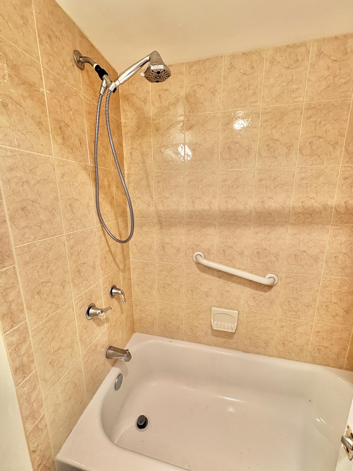 63 Coventry C Property Photo 6