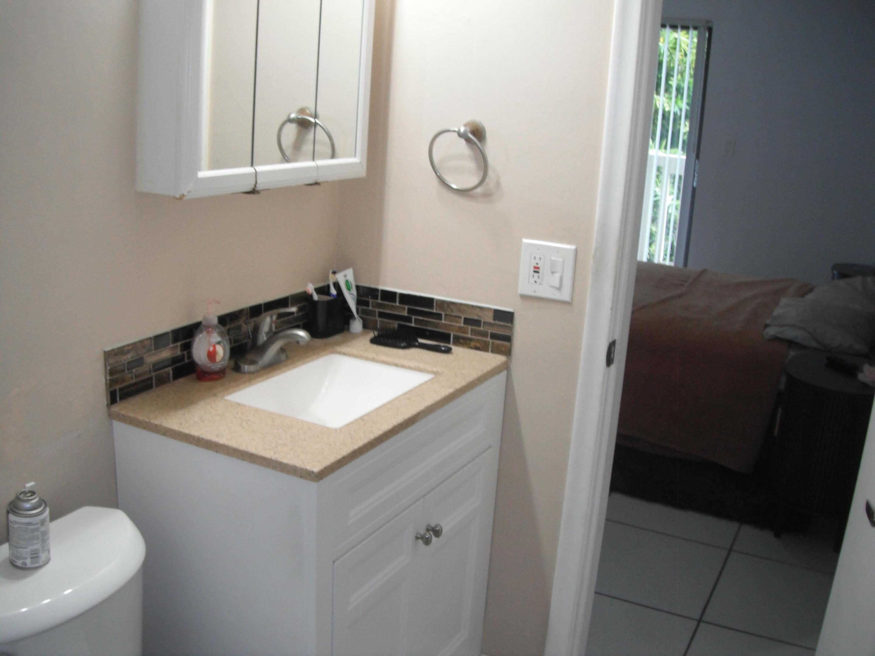 4169 Sw 67th Avenue 205a Property Photo 13