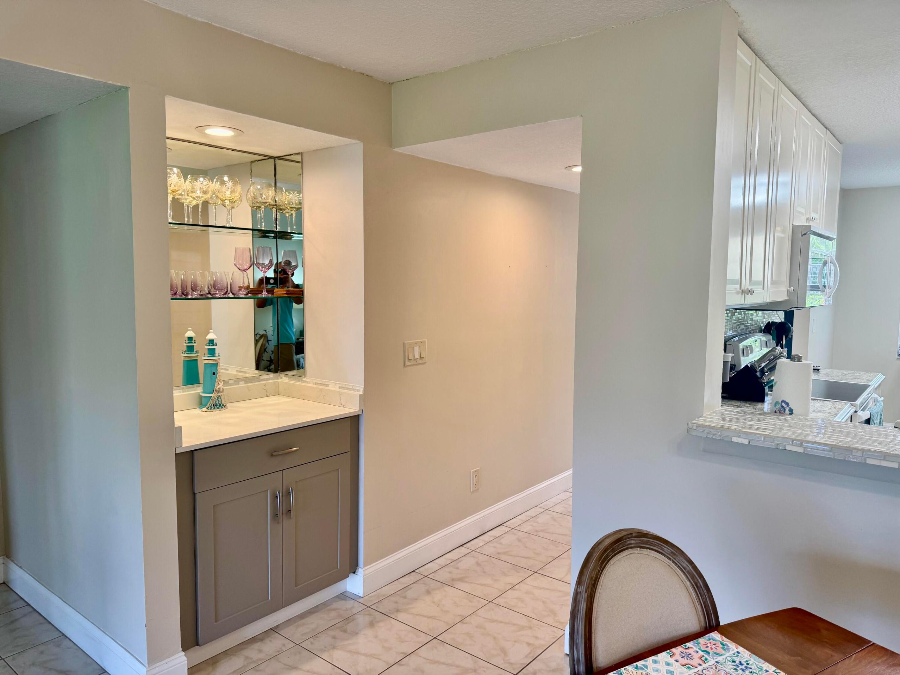 901 Pinecrest Circle B Property Photo 8