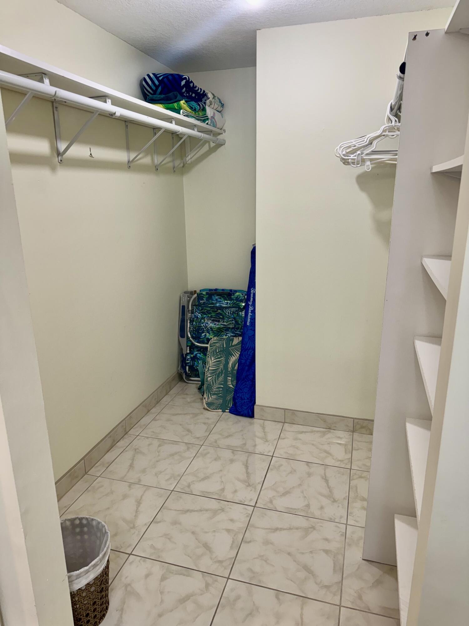901 Pinecrest Circle B Property Photo 12