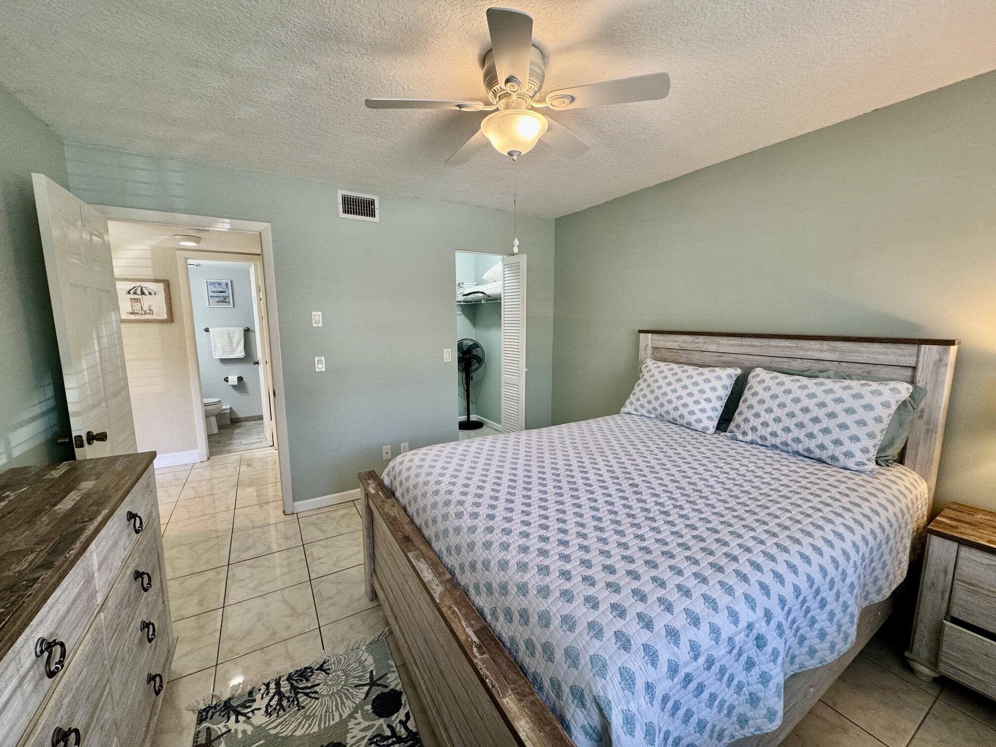 901 Pinecrest Circle B Property Photo 16