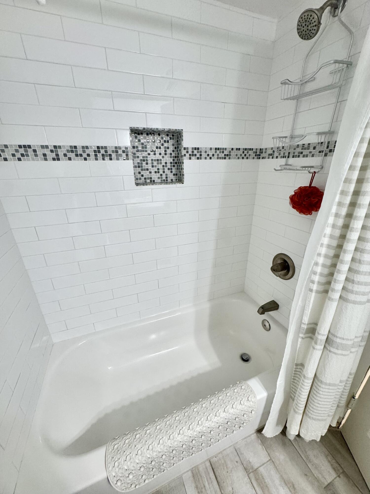 901 Pinecrest Circle B Property Photo 19
