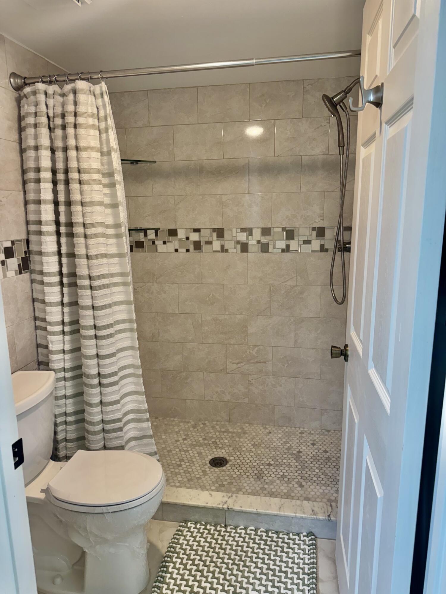901 Pinecrest Circle B Property Photo 25