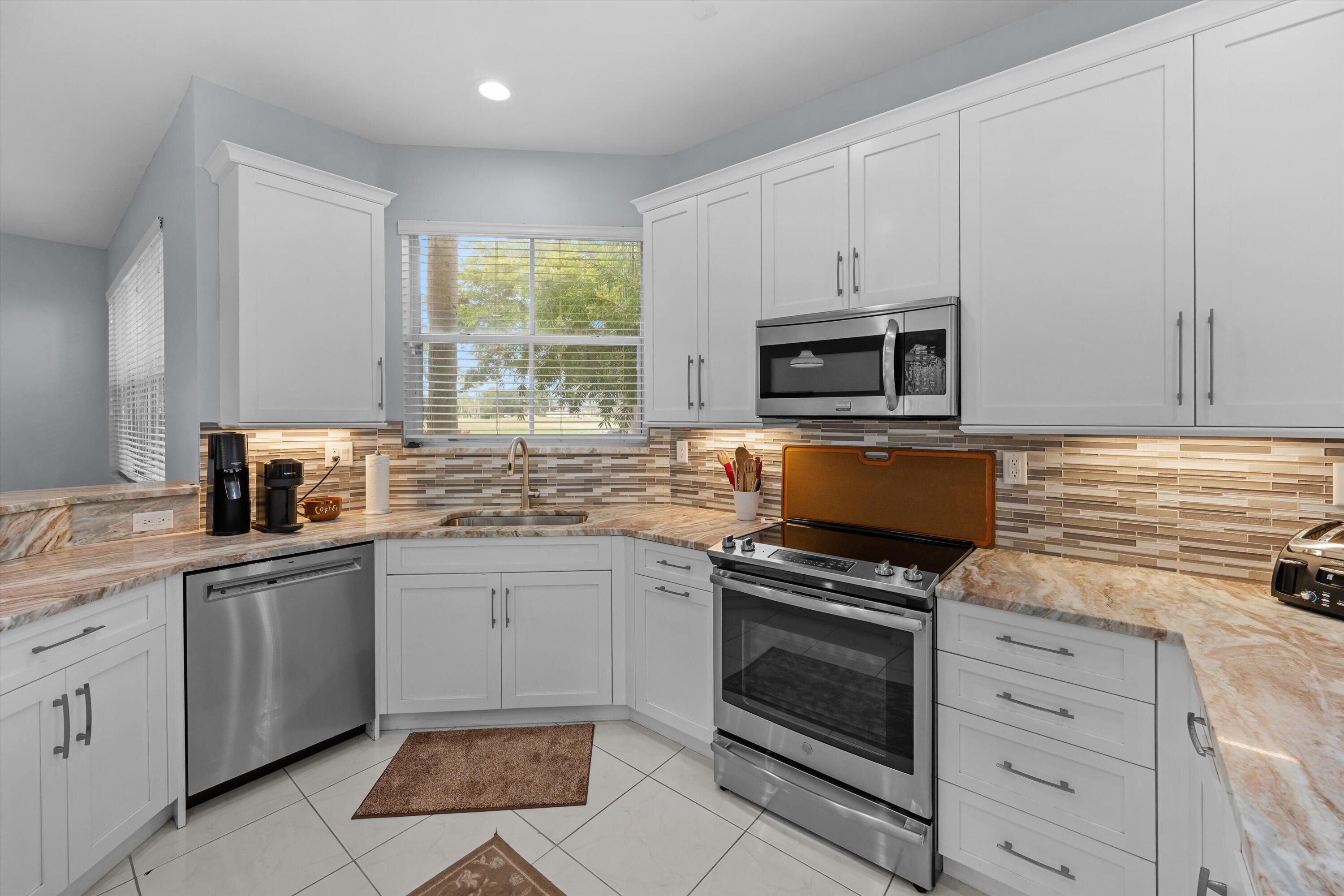 2104 Country Golf Drive Property Photo 2