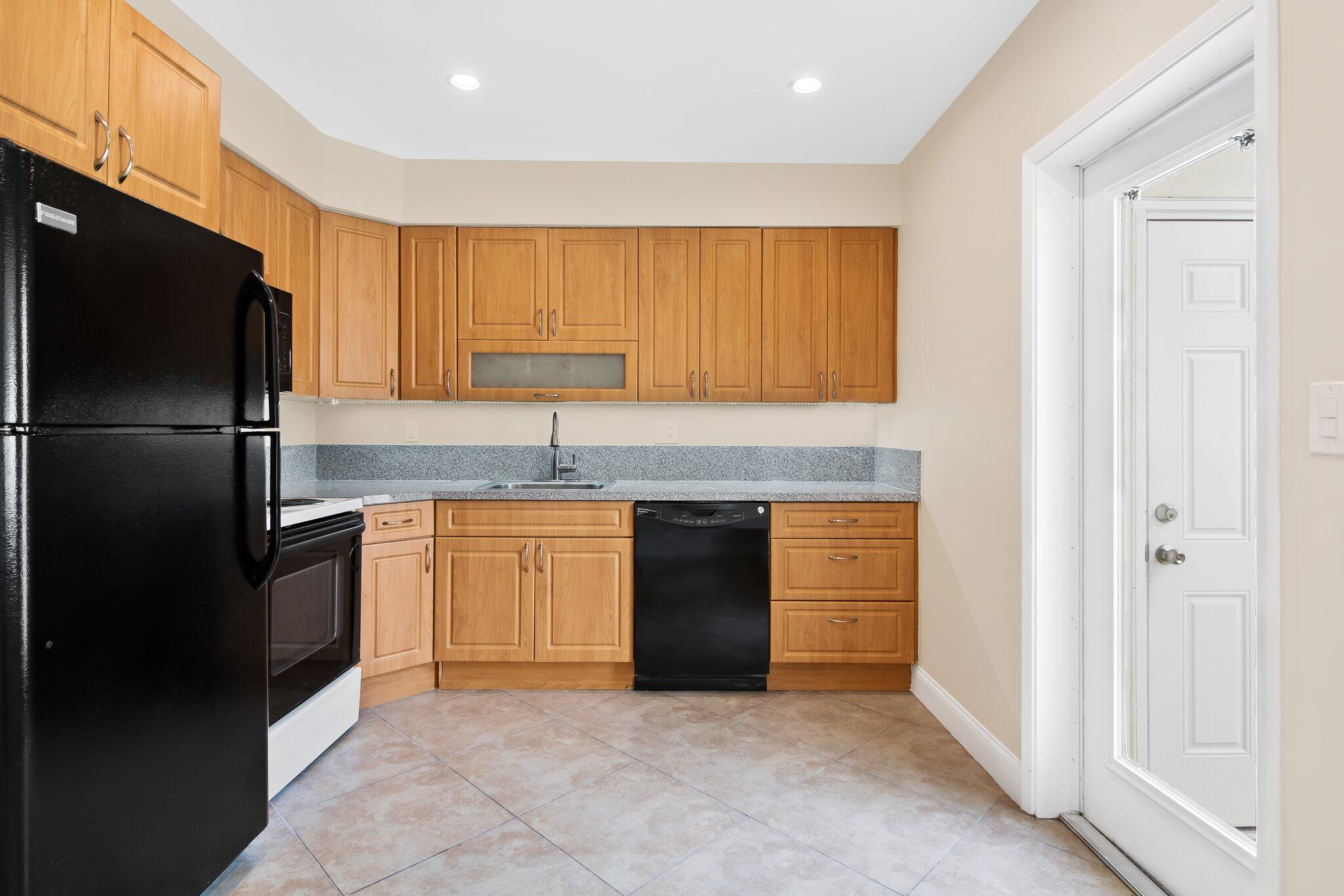 1209 Ne 18th Avenue Property Photo 8