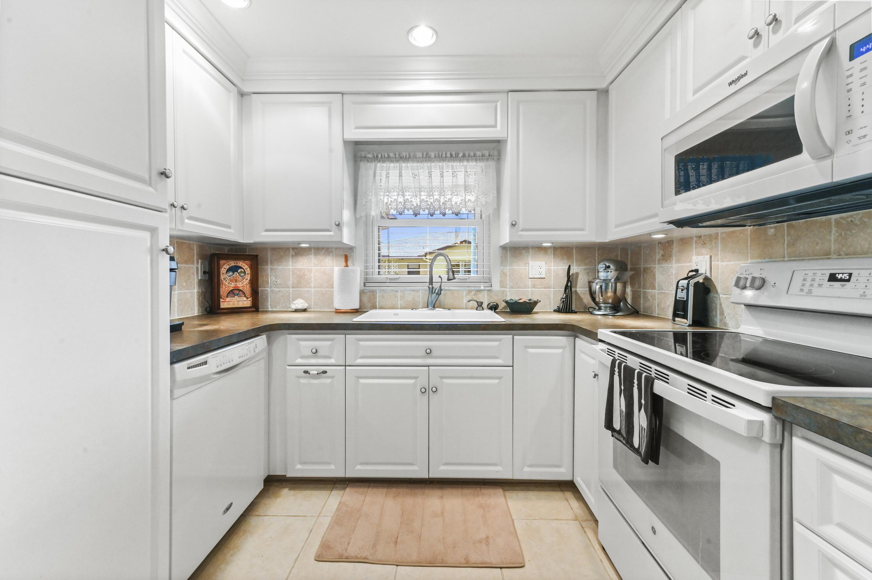 14080 Nesting Way A Property Photo 8