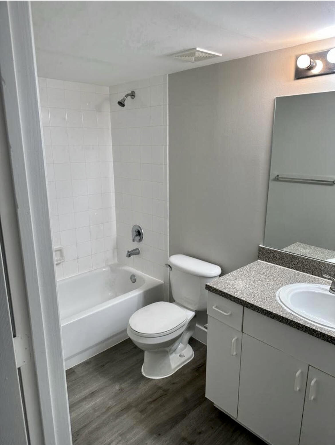 5021 N Wiles Road 205 Property Photo 6