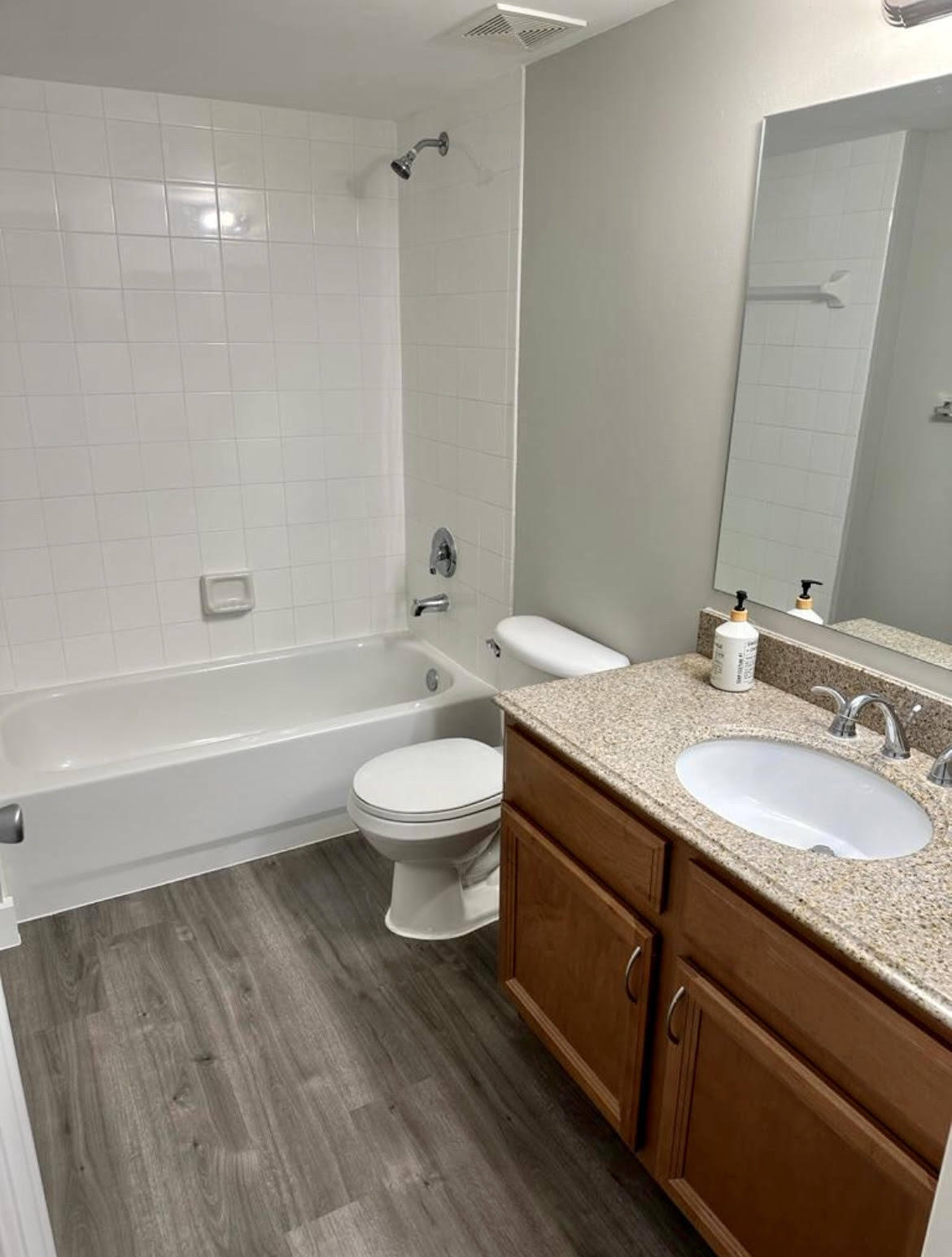 5021 N Wiles Road 205 Property Photo 7