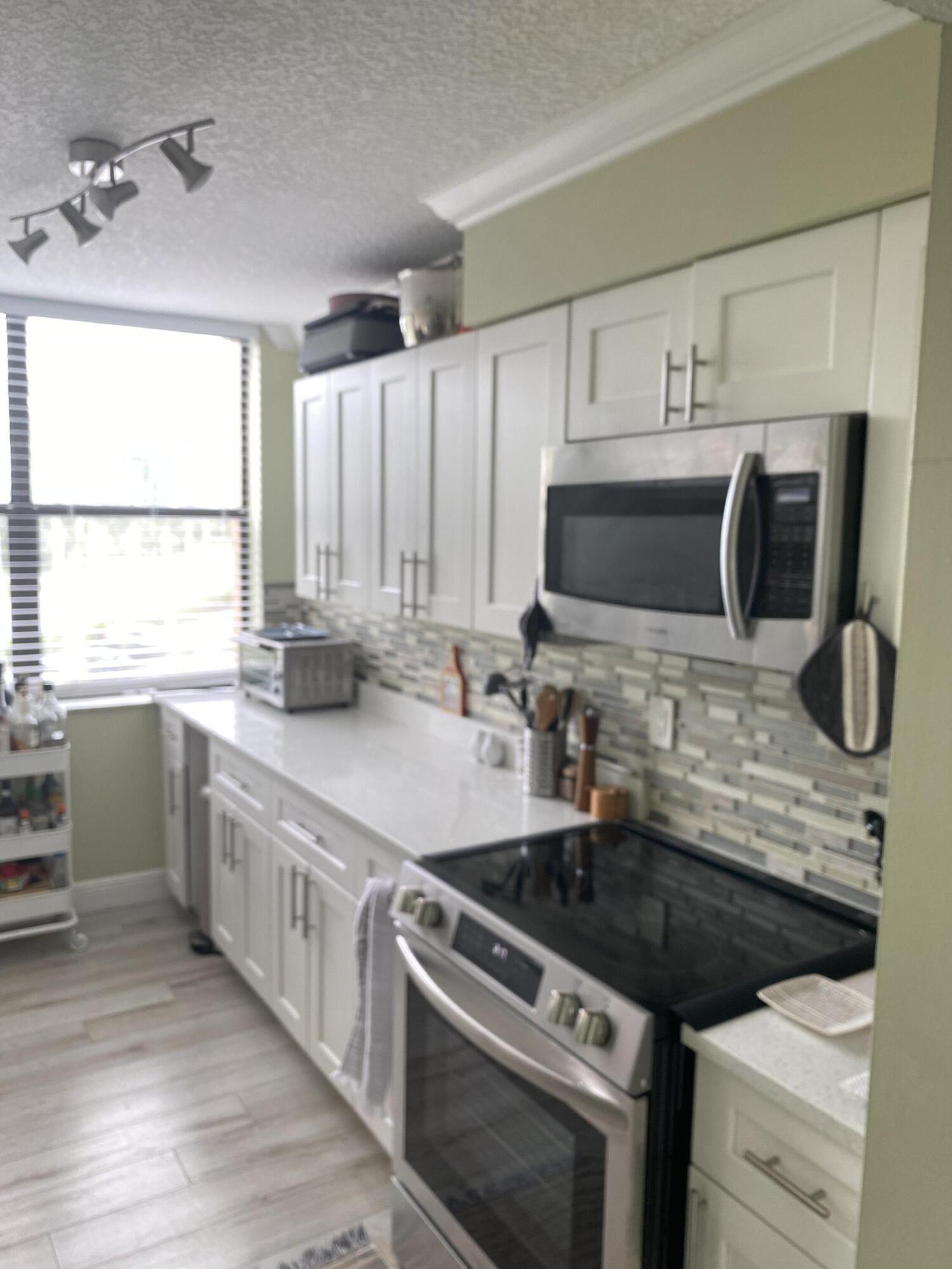 2255 Lindell Boulevard 4311 Property Photo 2