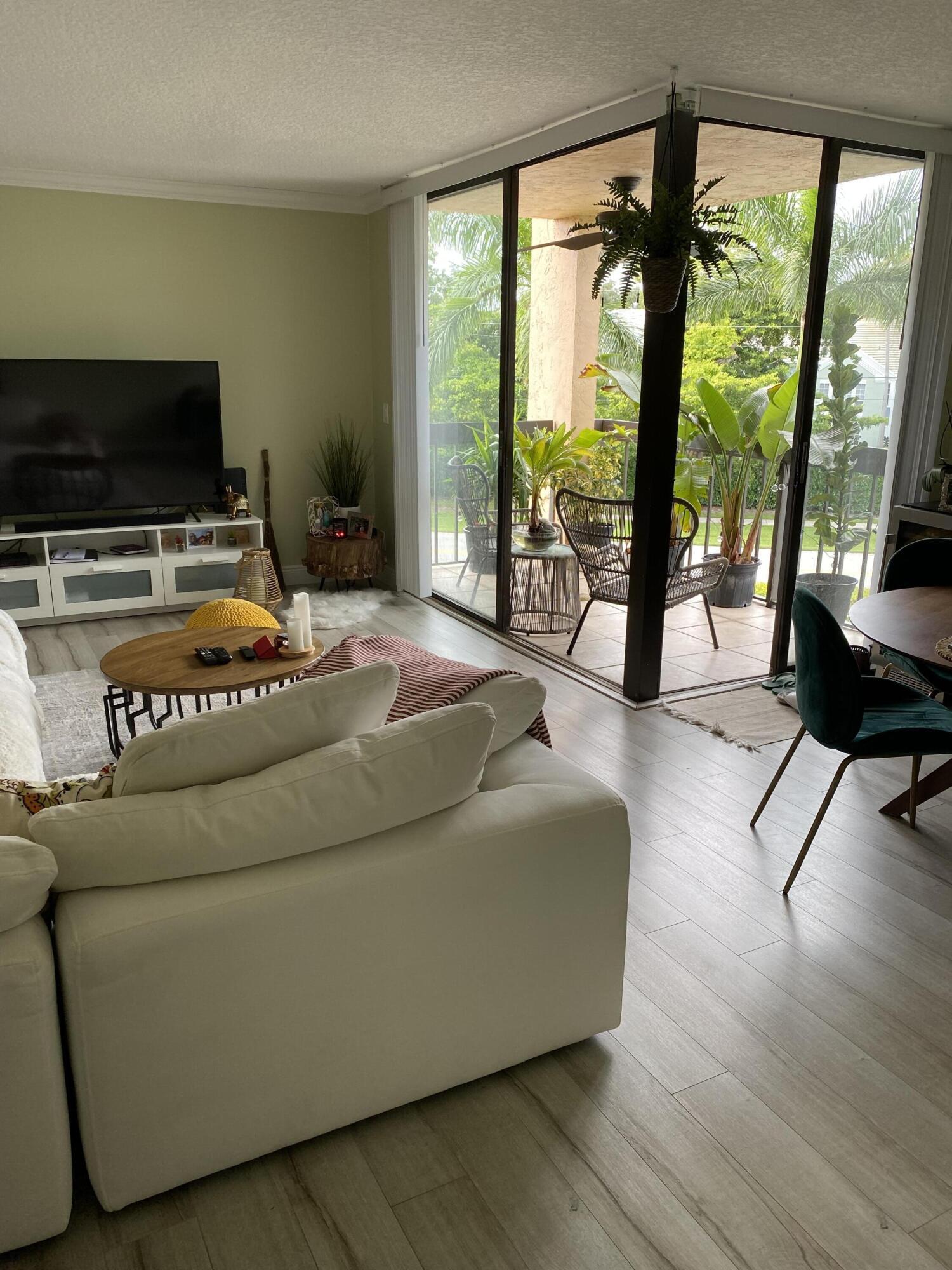 2255 Lindell Boulevard 4311 Property Photo 10