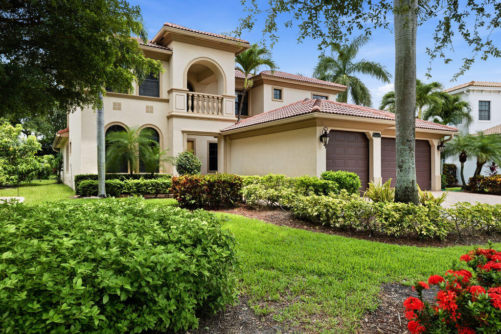 8105 Ferentino Pass Property Photo 4