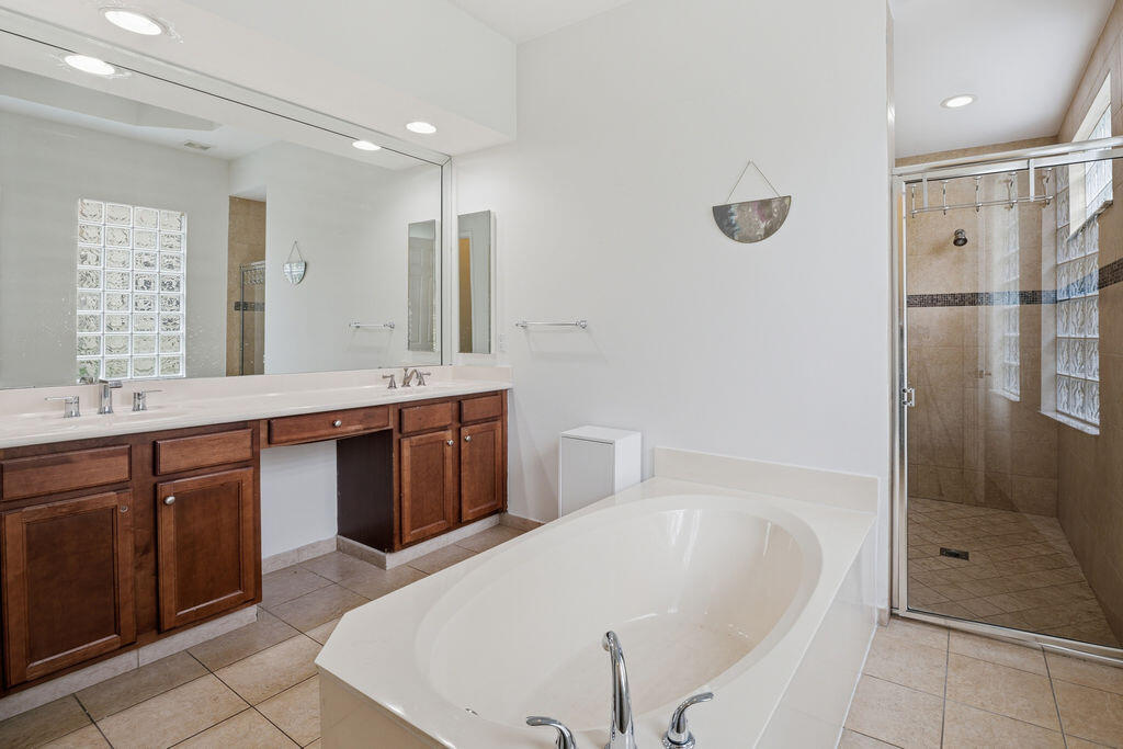 8105 Ferentino Pass Property Photo 15