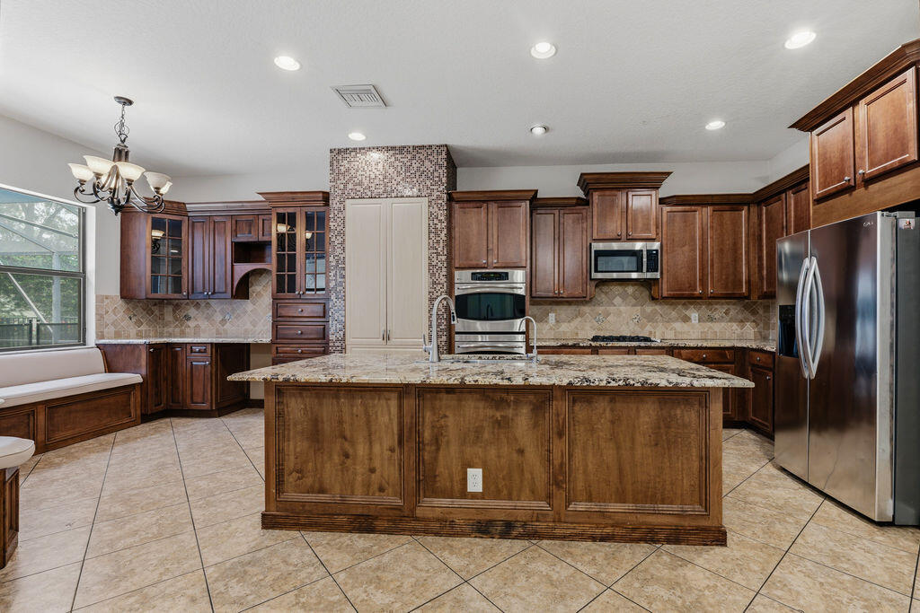 8105 Ferentino Pass Property Photo 17