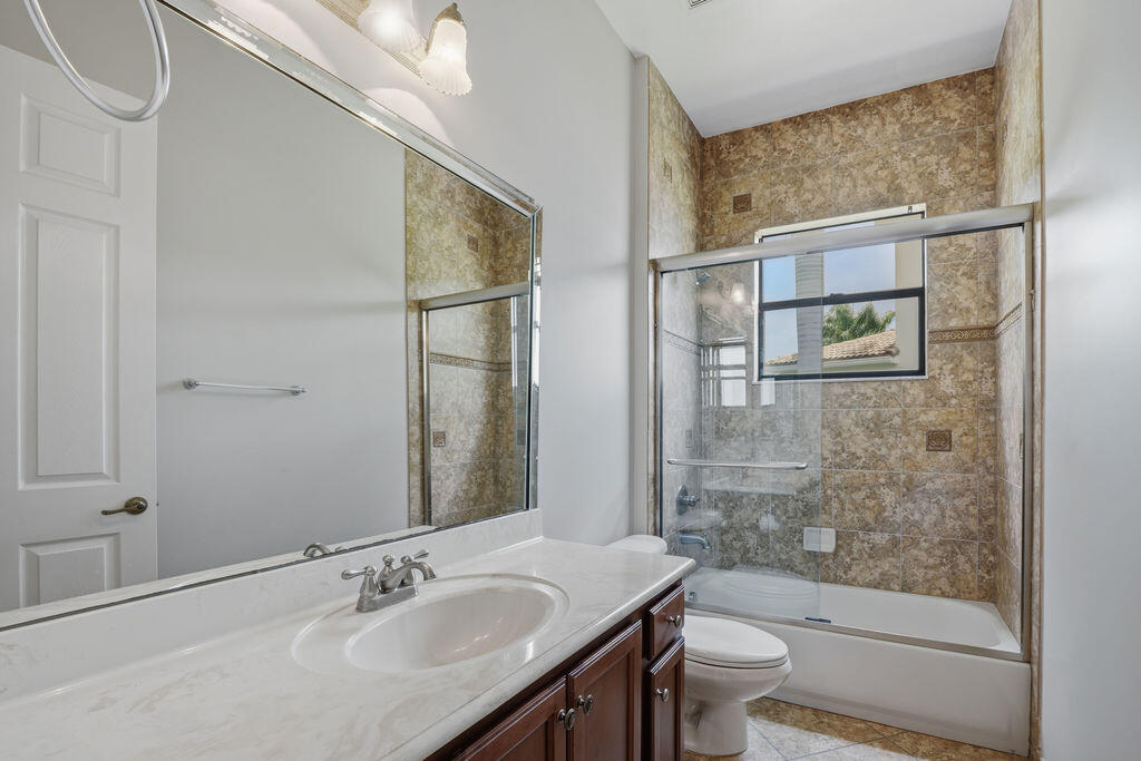 8105 Ferentino Pass Property Photo 22
