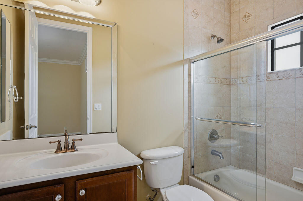 8105 Ferentino Pass Property Photo 24