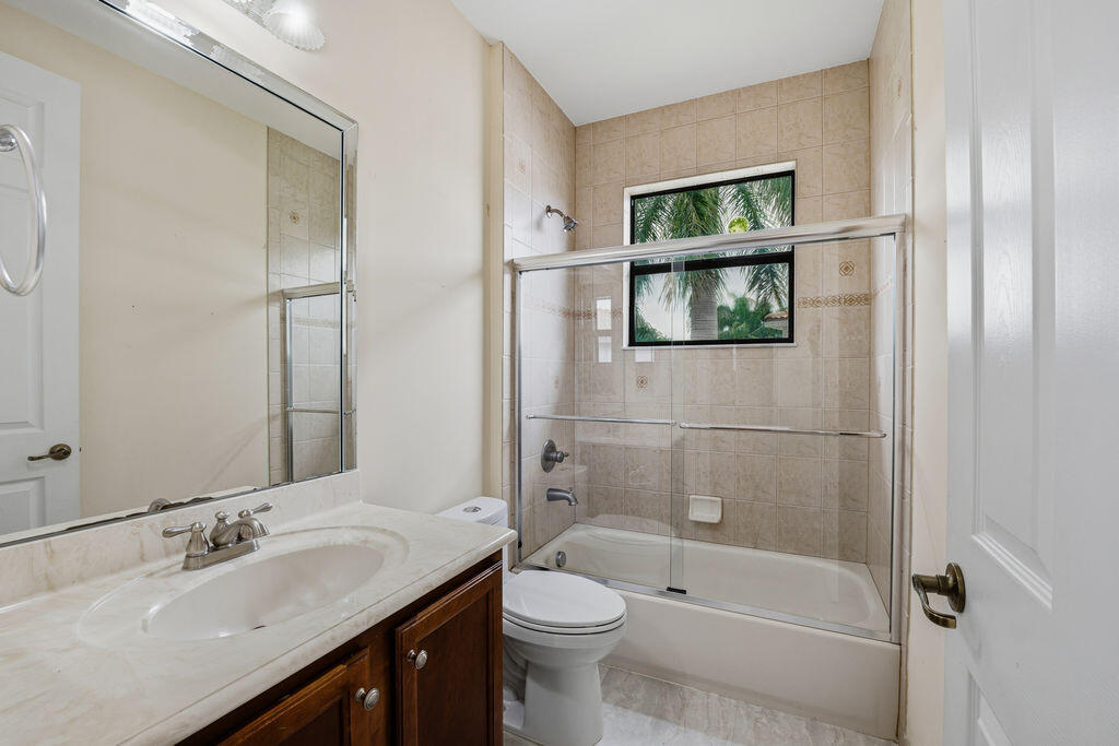 8105 Ferentino Pass Property Photo 26