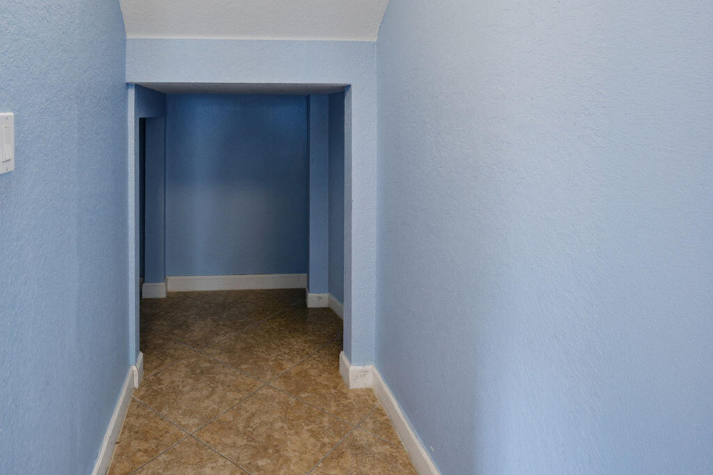 8105 Ferentino Pass Property Photo 28