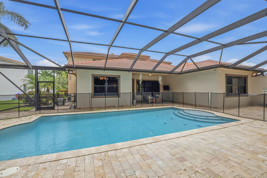 8105 Ferentino Pass Property Photo 35