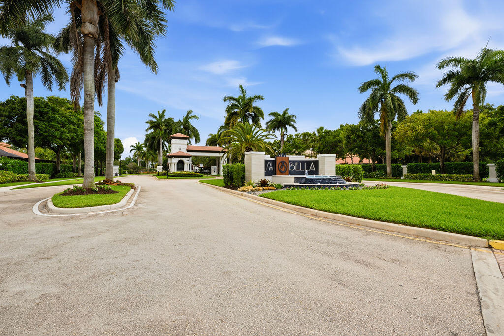 8105 Ferentino Pass Property Photo 47