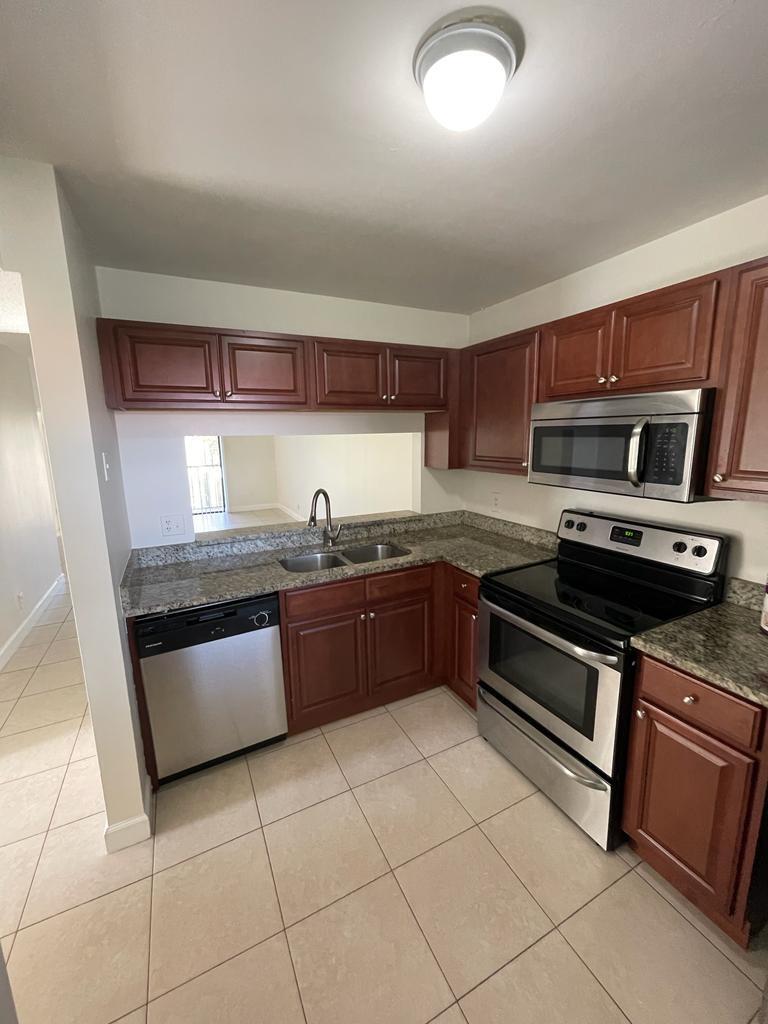 6844 Palmetto Circle S 201 Property Photo 6
