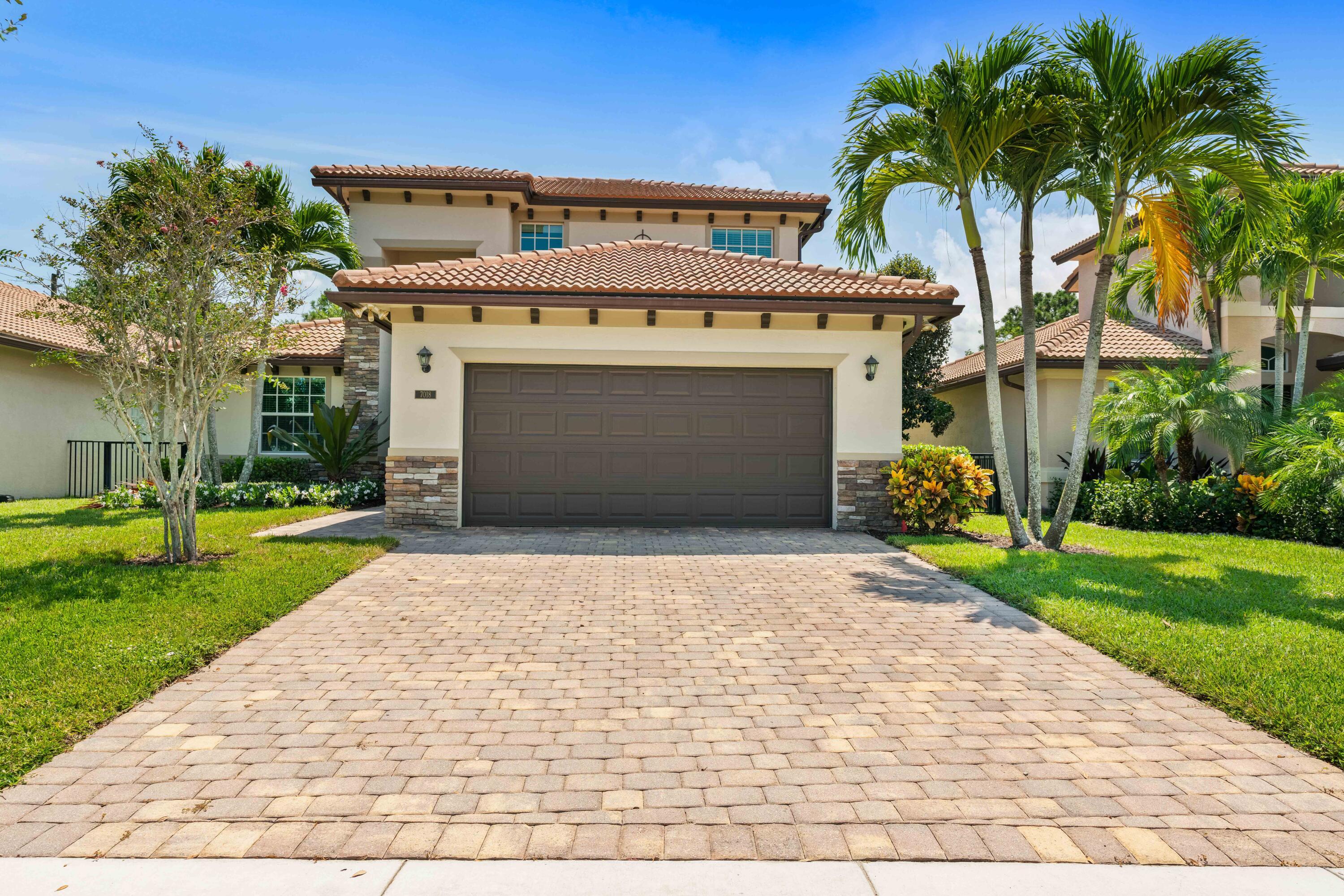 7018 Limestone Cay Road Property Photo 3