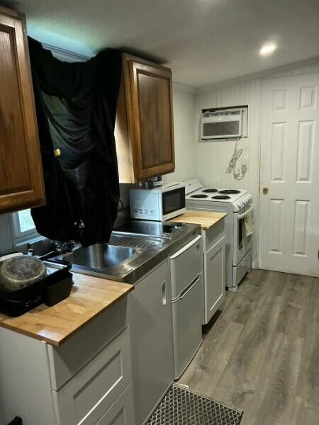 2855 Boston Court Property Photo 6