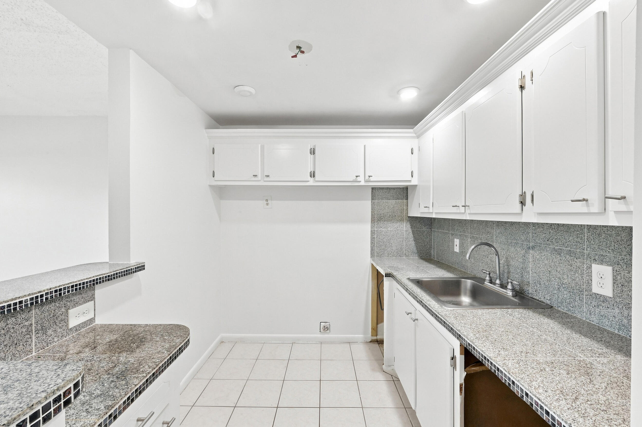 310 Oakridge R Court 310 Property Photo 11
